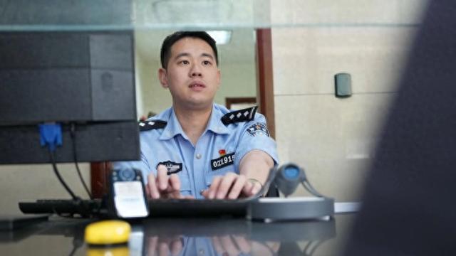 “8岁女孩用电话手表报警”当事民警: 110保护成年人更保护小朋友