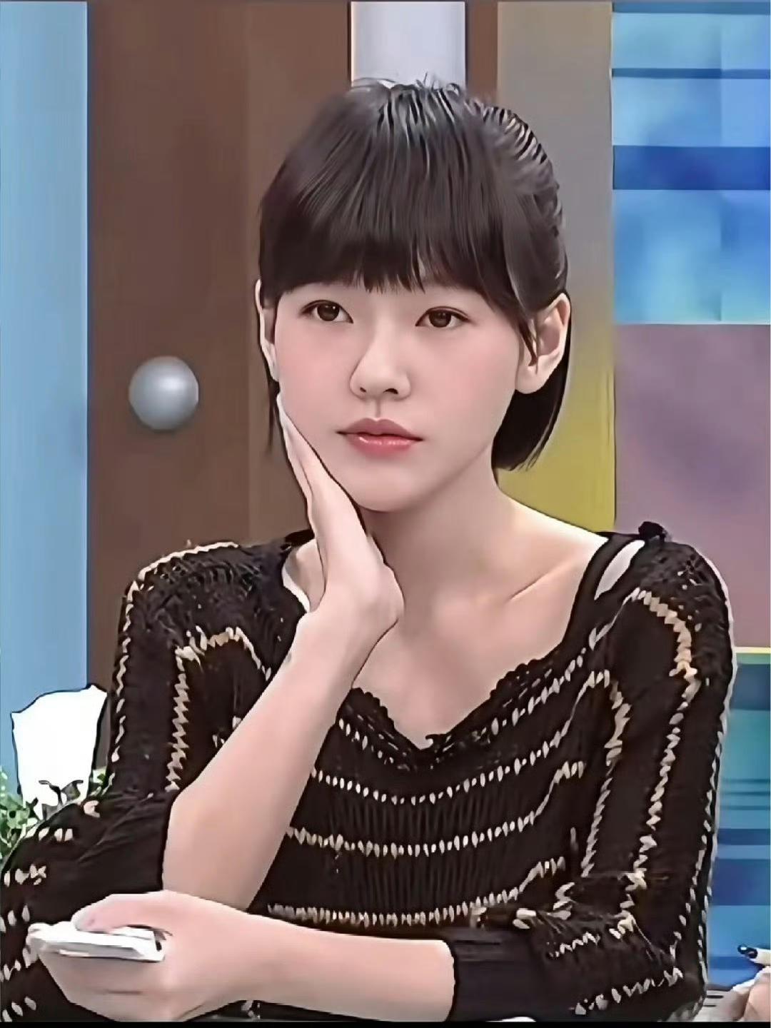 说实话，小S如果不那么早嫁给Mike，以她在颜值和事业巅峰期的条件，找个真正的豪