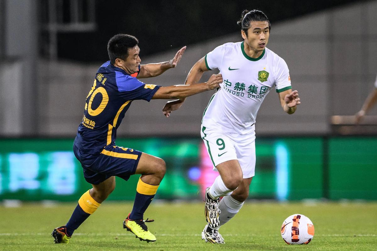 跨年赛制改革阻力重重，中超竞争力还没有跌入谷底。中超球队亚冠轮换主力球员，不得