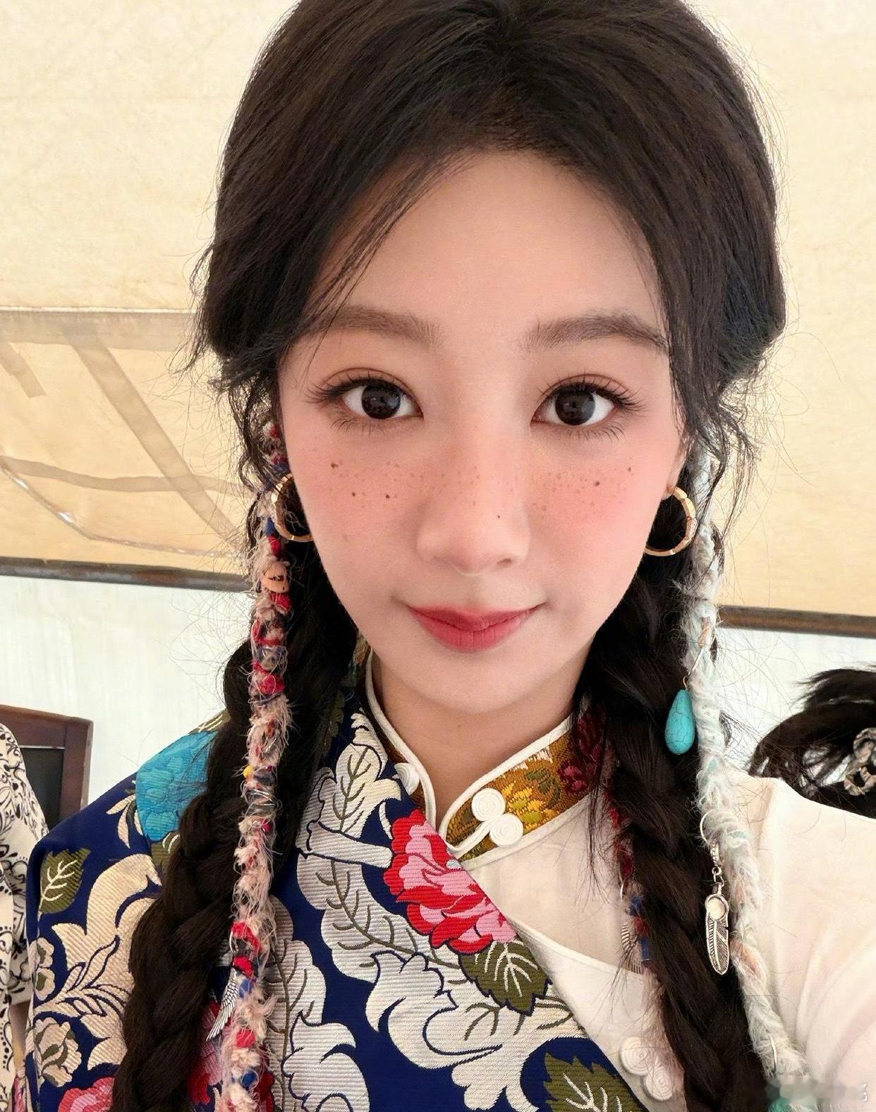 1.郭麒麟新女友是个小网红，没谈多久，也没有进一步的打算。2.刘学义和杨紫先前关