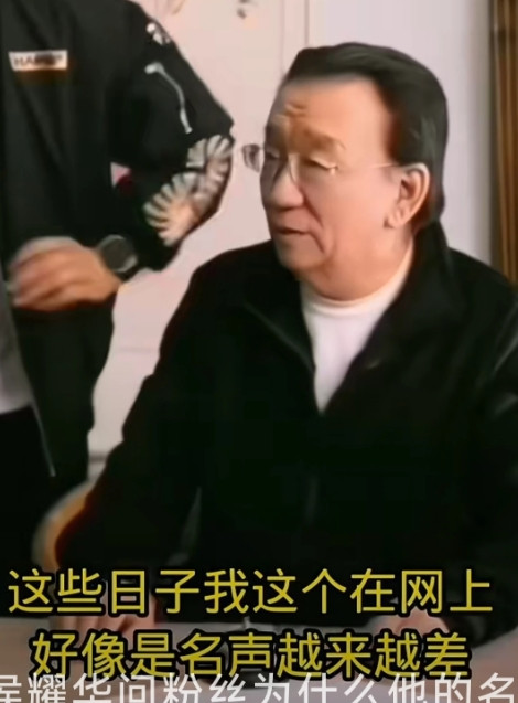 七月风波一年了，侯杨俩人都亏本了。杨议当初如果遛猴，或者砸缸，都没事。偏偏让侯二