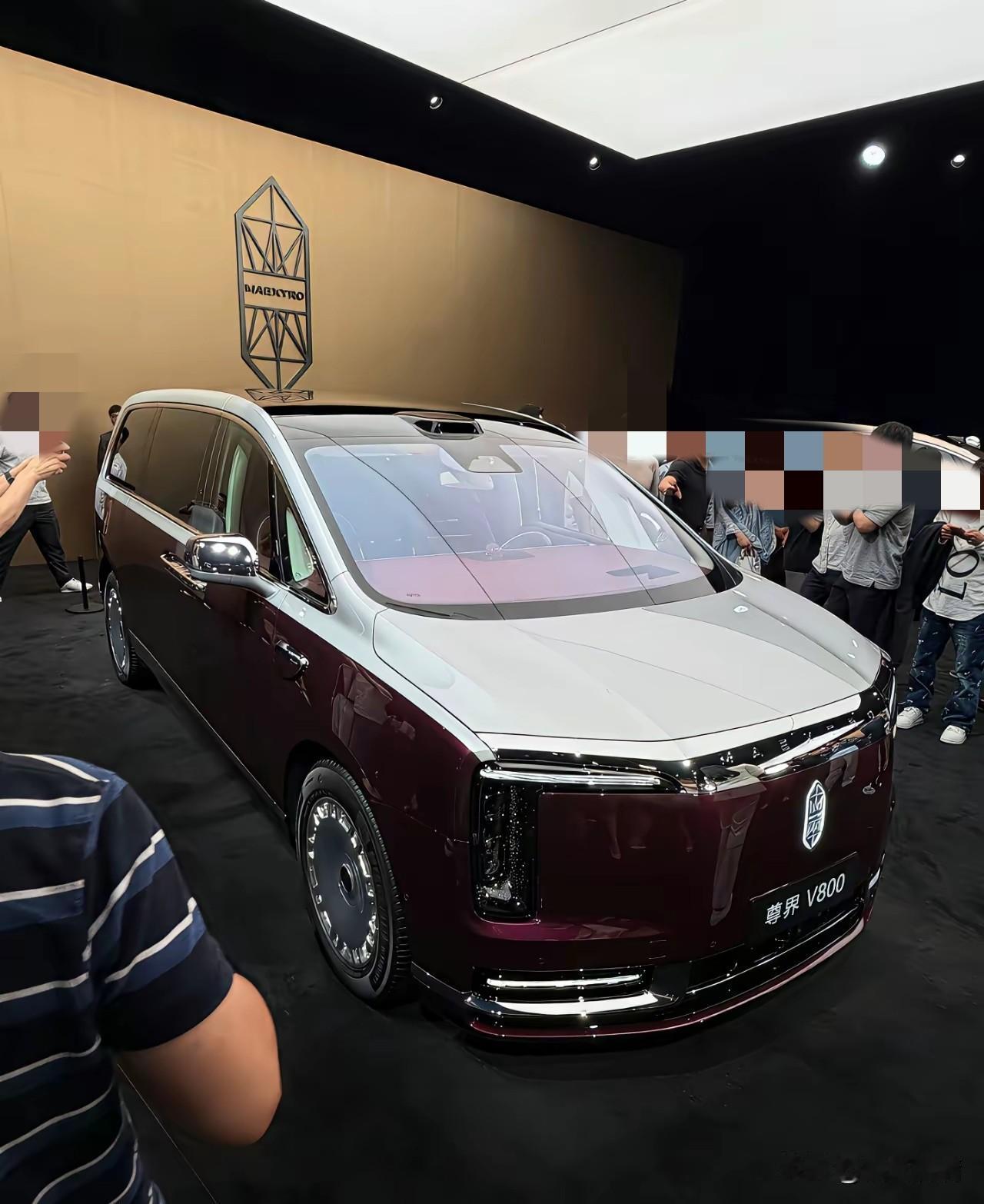 尊界S800典藏版价格一出来，评论区炸了：“国产车凭什么卖这么贵？”结果一看