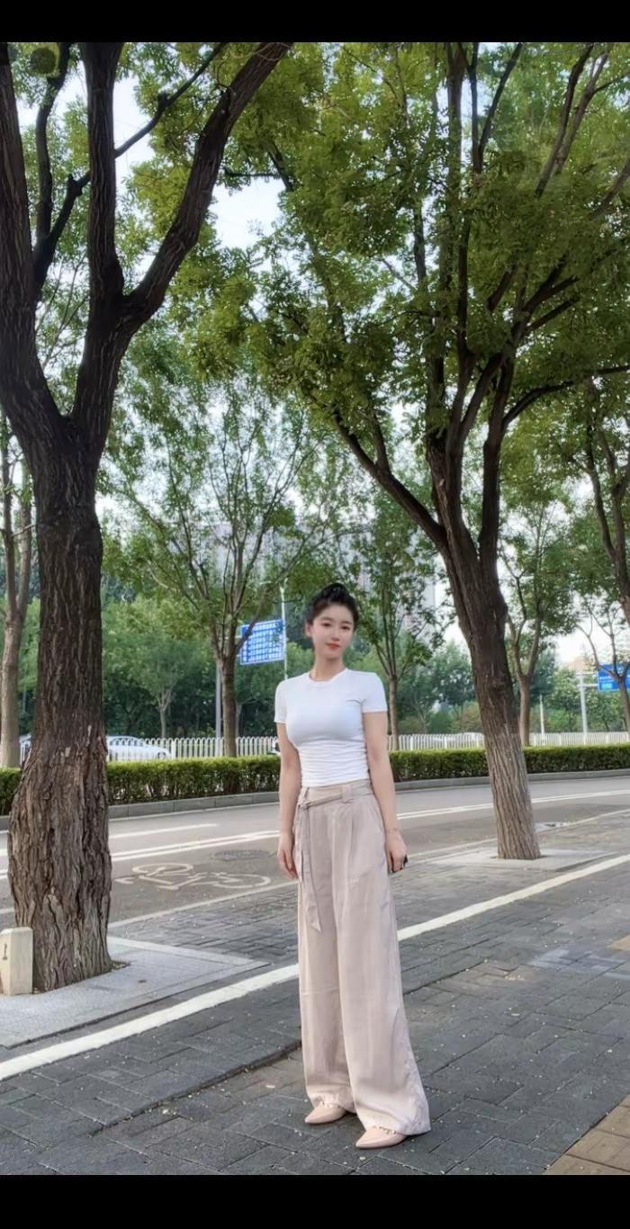下班路上吹一吹晚风，看看路边开得正好的花