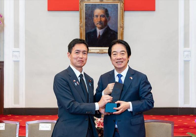 台媒报道，赖清德今天接见窜访台湾的“日本自民党青年局海外研修团”时妄称，台湾和日