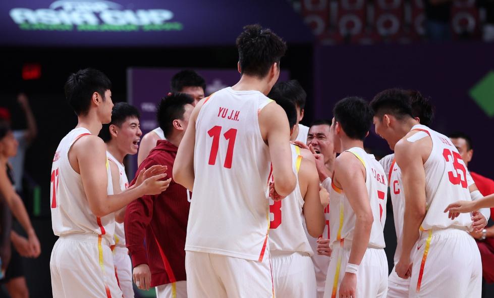 后卫驱动+锋线冲击，5人得分上双，那支横扫亚洲的男篮回来了没有王俊杰，火线回归