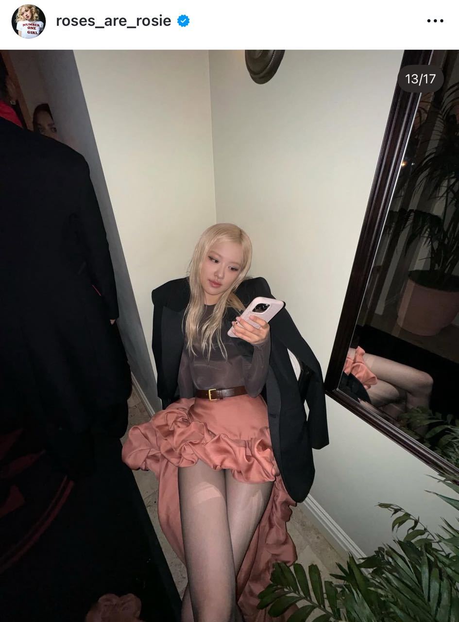 马户姐姐的自拍和生图嗯，自拍里这腿，我只在抖上的女主播直播大滤镜里看过~~~​