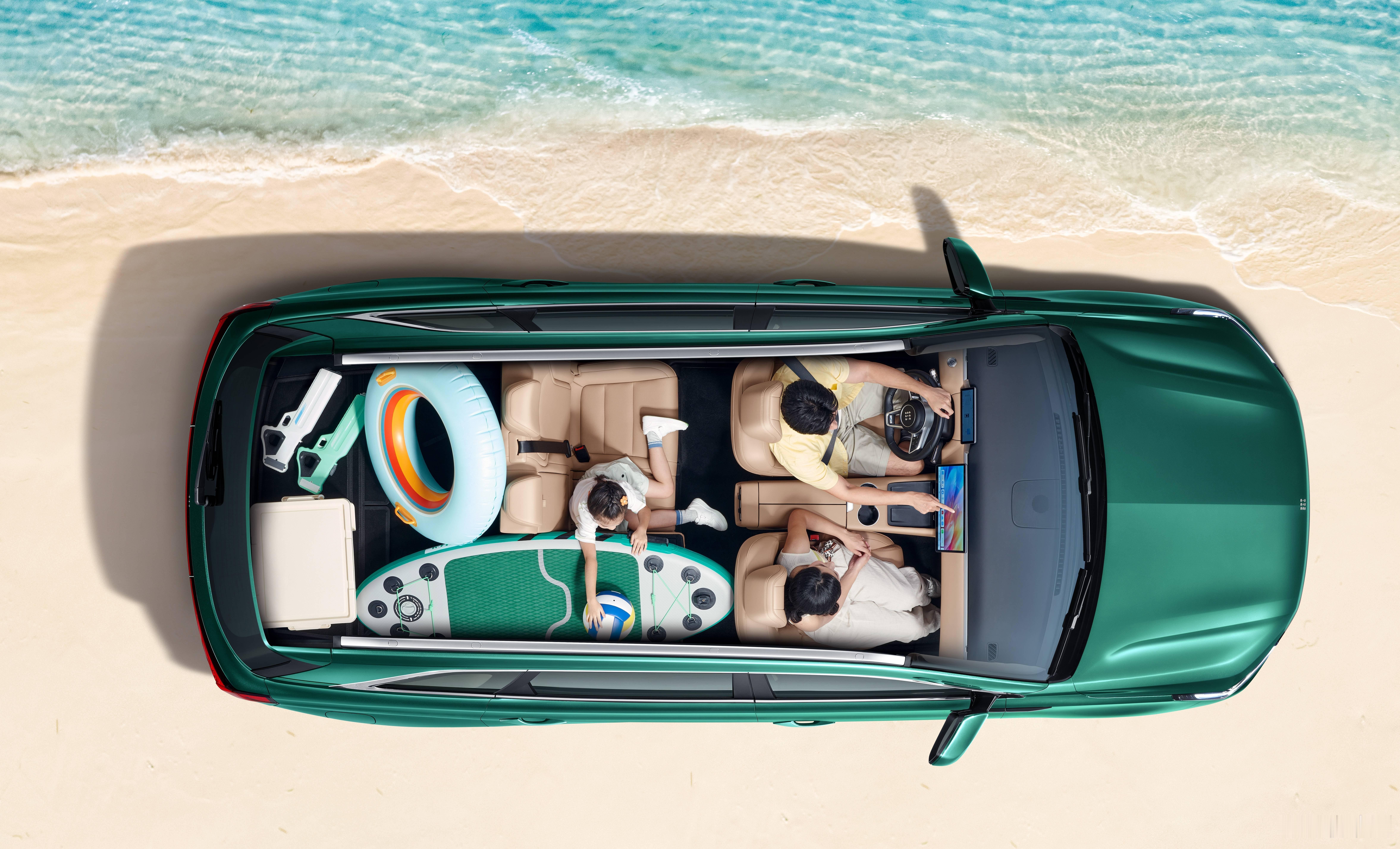 智己LS9的车载淋浴、极石01的马桶、蓝电E5PLUS的厨房，组成“车载三