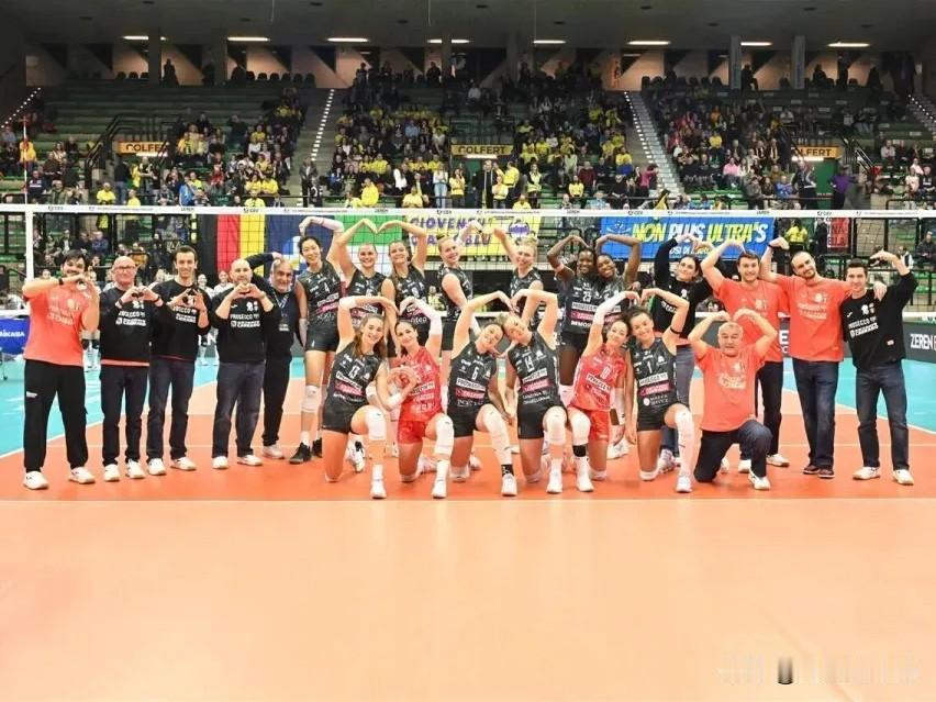 北京时间1月16日，女排欧冠第四轮上演豪门风范！意大利劲旅科内利亚诺主场3-0（