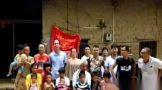 广西那个最猛的男人，49岁那年，从广东工地上带回一个19岁的女工友。俩人没领证