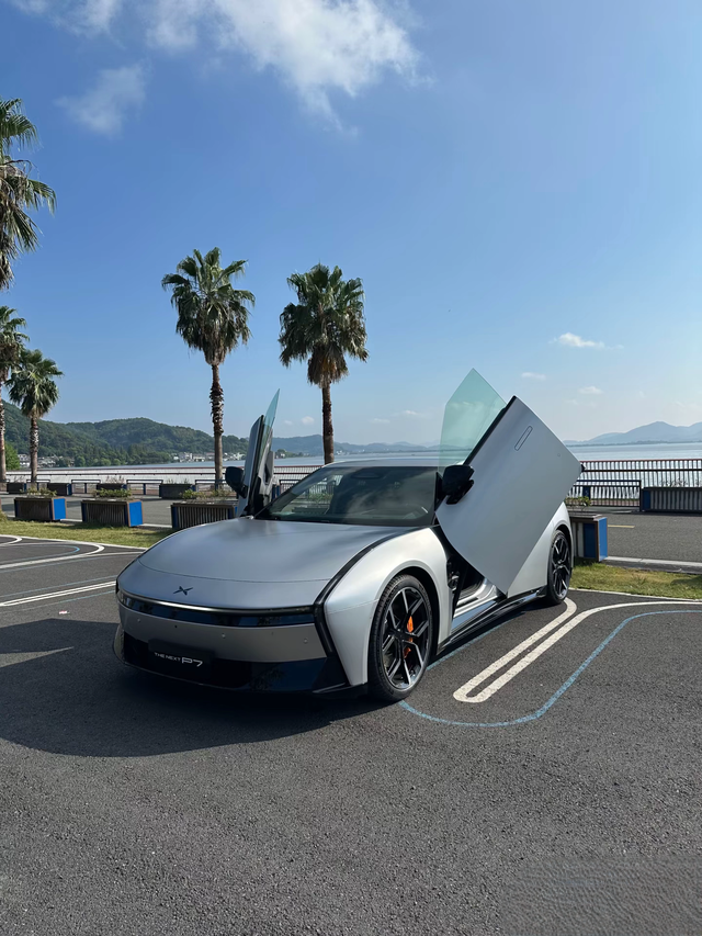 小鹏p7还挺帅全新的小鹏P7，我想叫它新能源GTR，一是因为很像，众所周知G