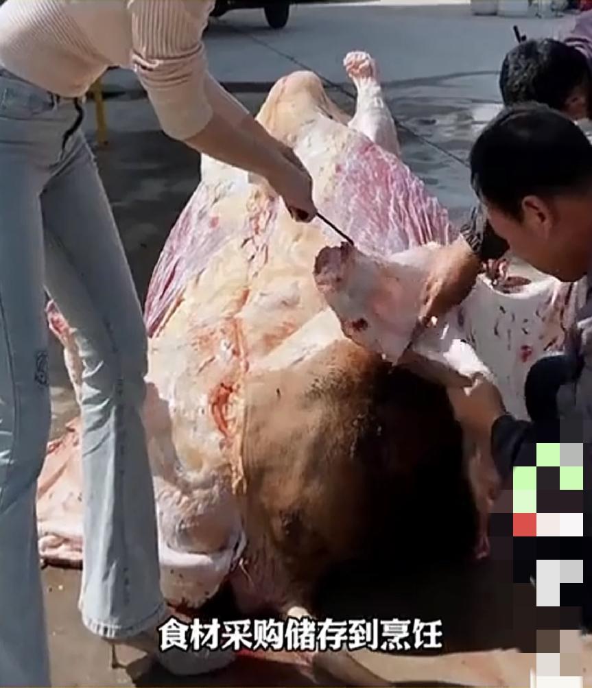 监狱也有清真餐，专门的厨师做饭，我以前真不知道这事，今天看视频才知。