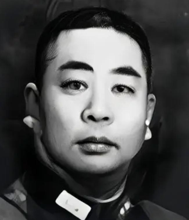 1959年，国民党中将刘嘉树半夜肚子疼，独自去上厕所。刚蹲下，就感觉背后阴风阵阵