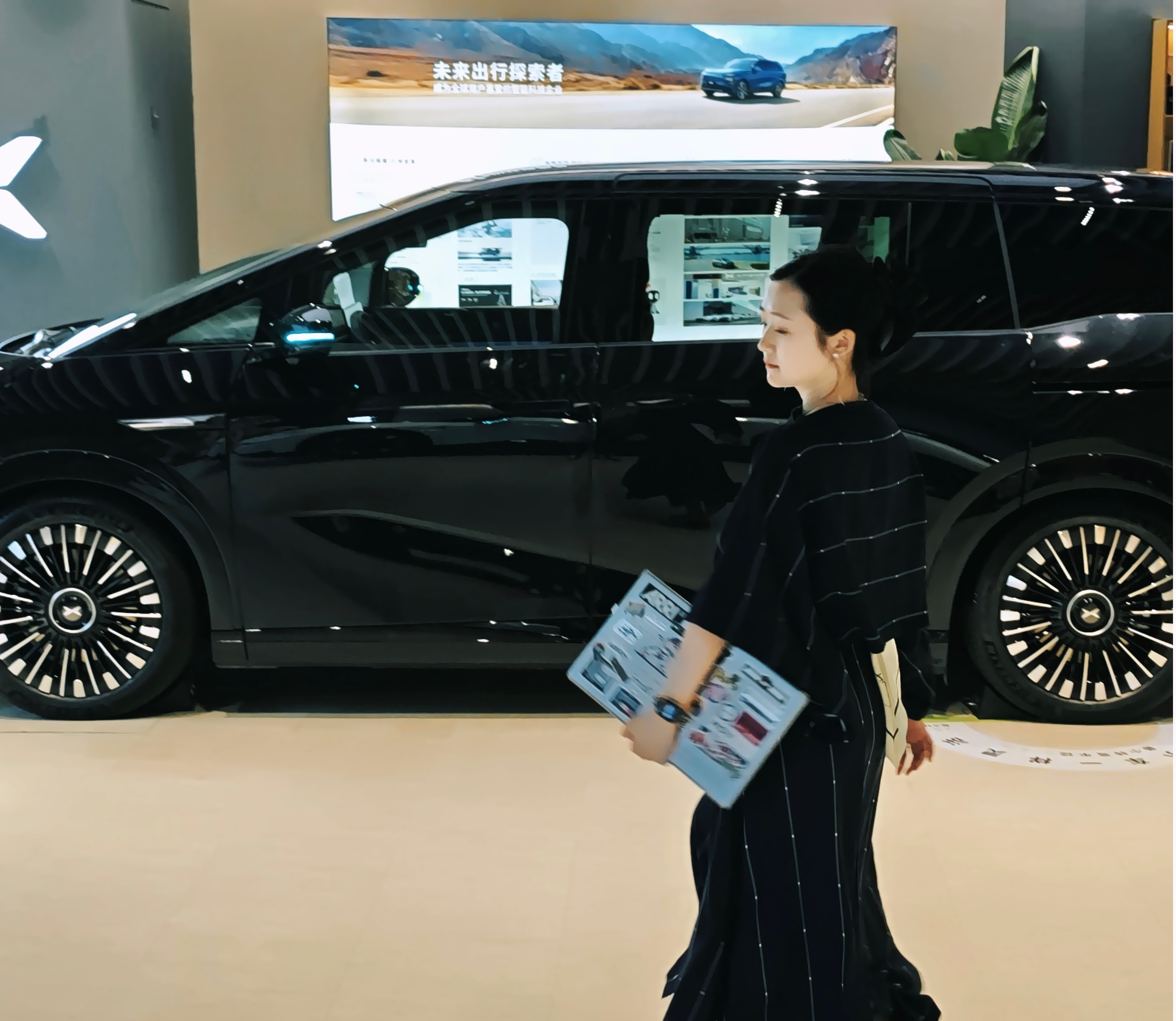 2025款小鹏X9，诚意很足，卖得也确实不错！昨天让同事去拍了个探店！车长超5米