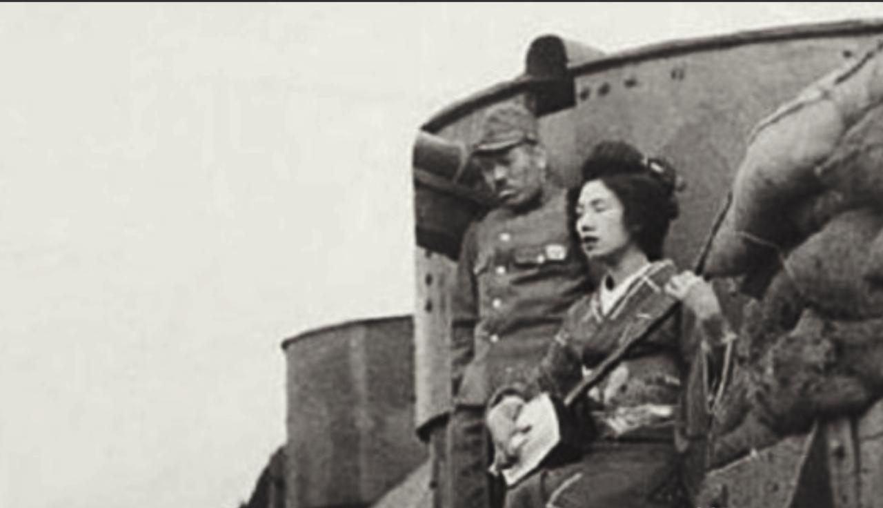 1942年，新四军重要情报员被捕，新四军想抓日军队长的老婆来交换，却误抓了师团长