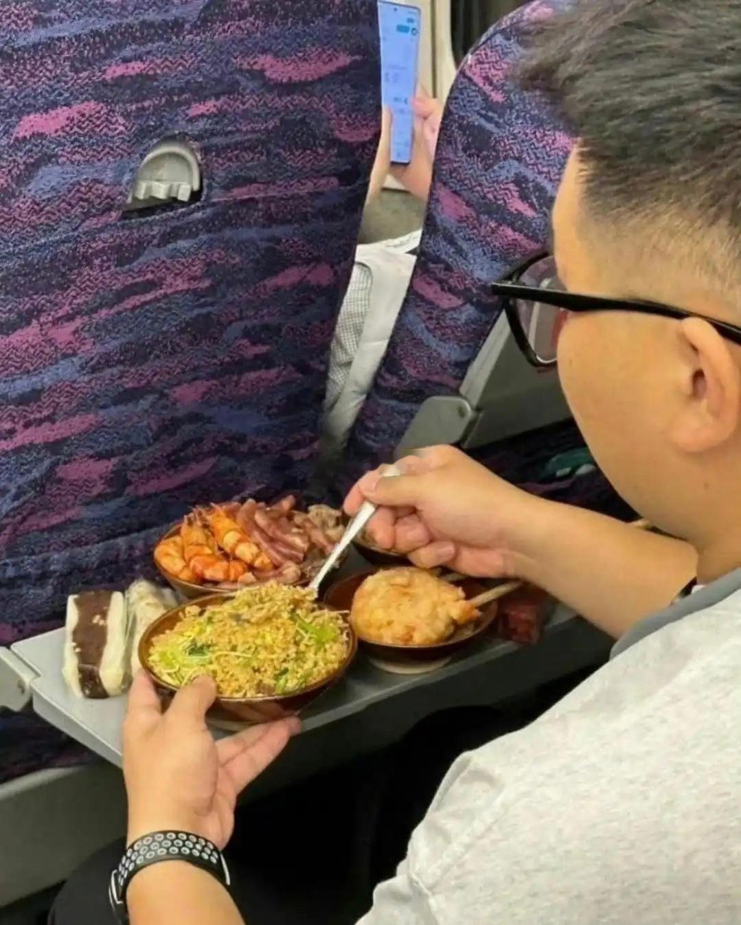 这是怎么带上去的？这可是高铁啊