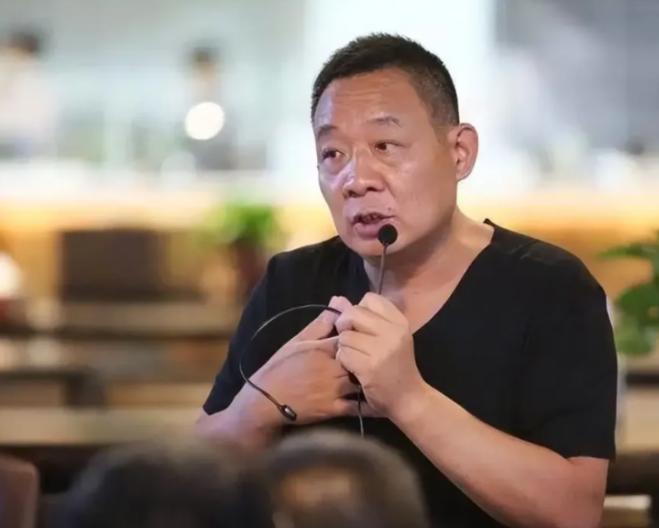 涨租2000万那天，于东来没还价，第二天通知下来：关店。房东傻了—一年六七千万利
