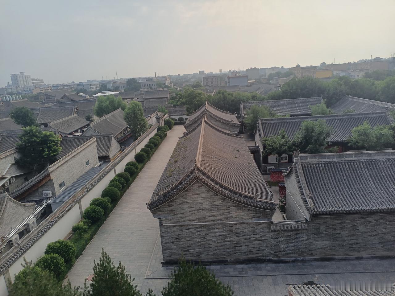 缘分有时候也很奇妙。去年7月23号驻车在塞罕坝停车场，24号挪一下车位