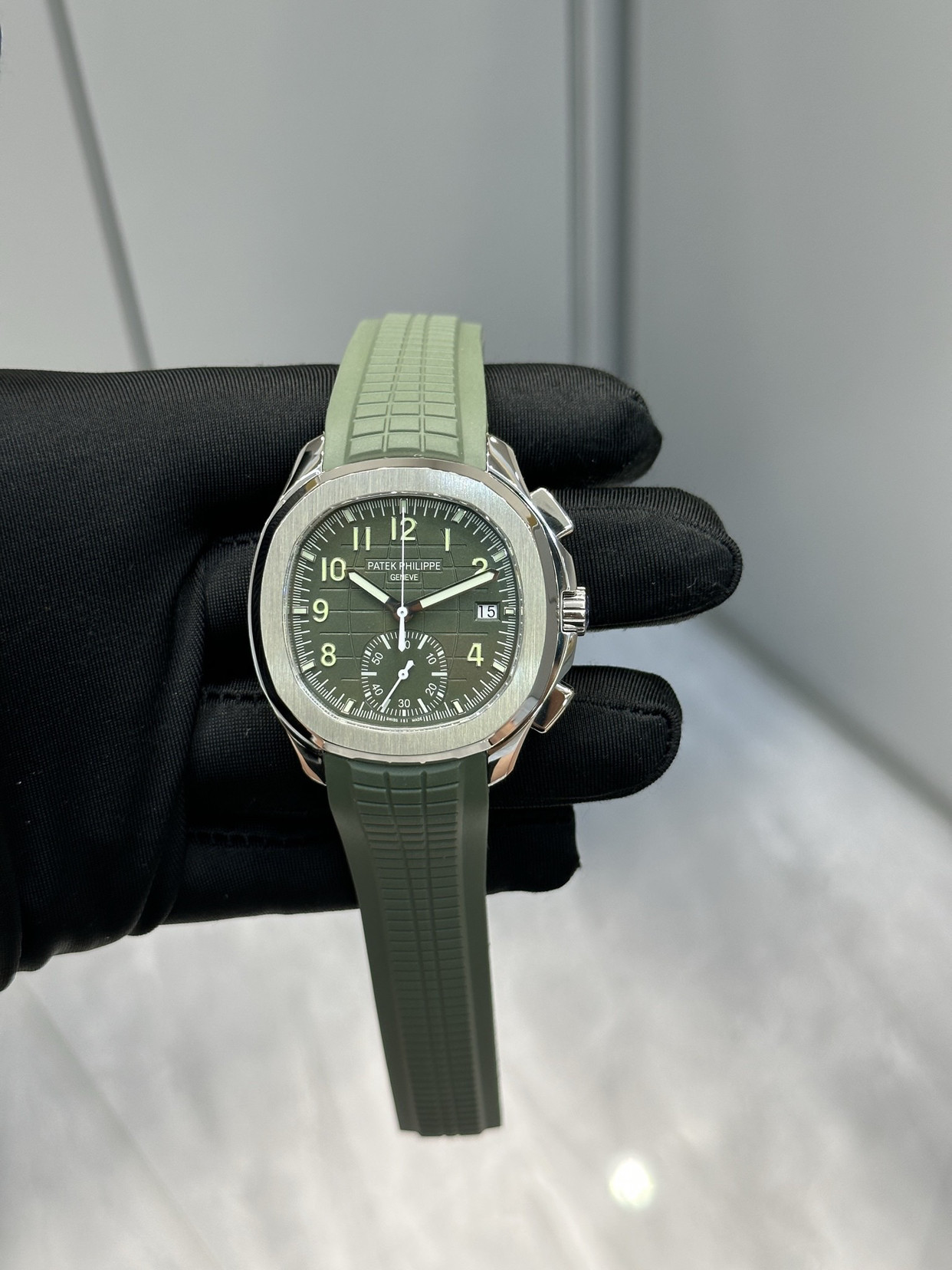 百达翡丽手雷5968G-001：简约却不简单百达翡丽（PatekPhilippe）的手雷（Aquan