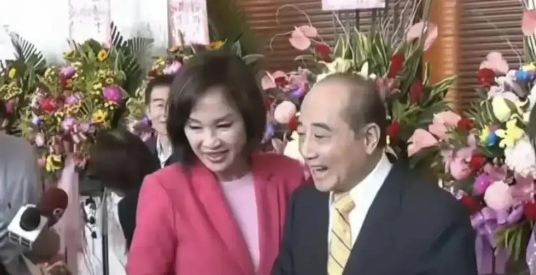 72%的人觉得政客在演镜头里，王金平上午对郑丽文冷着脸，下午转头对柯志恩笑