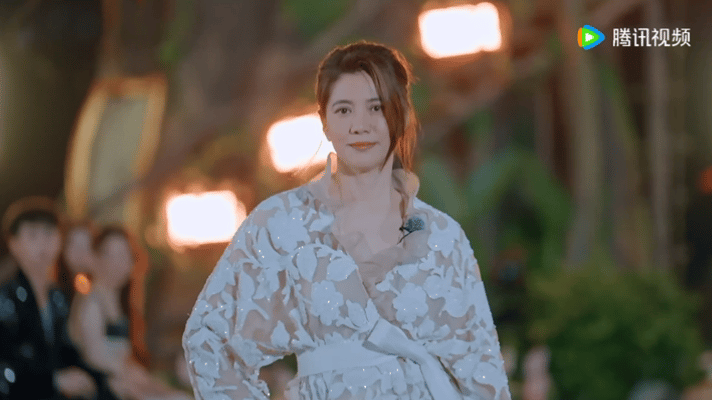 袁咏仪香港小姐的含金量还在上升袁咏仪香奈儿老了还是香奈儿五十公里桃花坞6她走秀