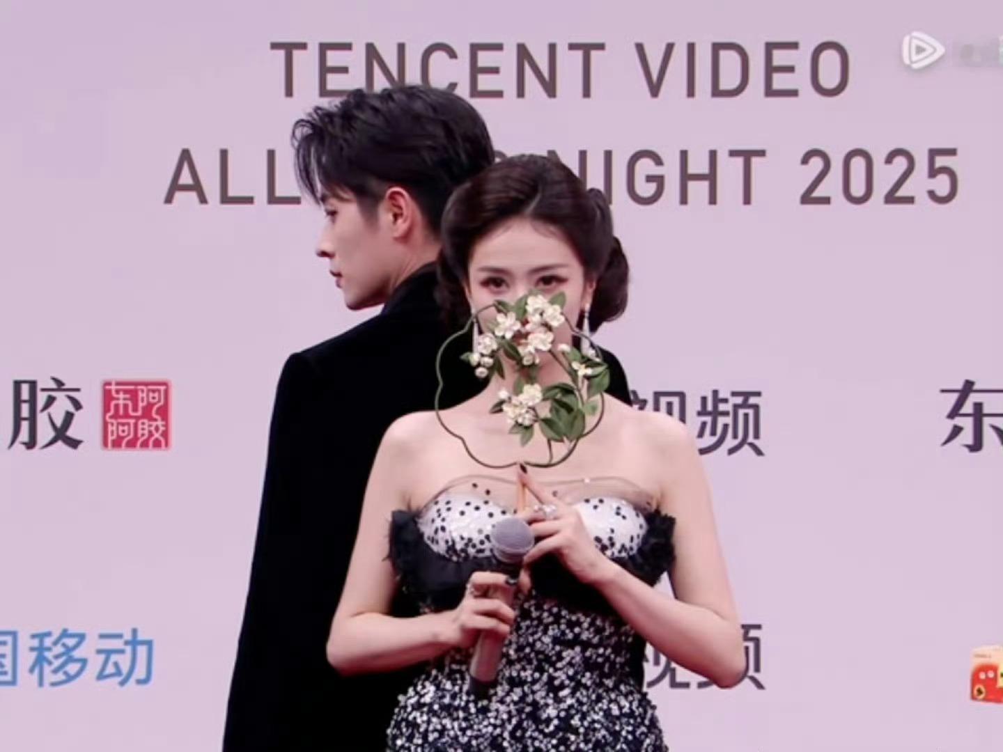 白鹿丞磊比心俩人同框太养眼了！鹿鹿花仙子美成啥了都！！