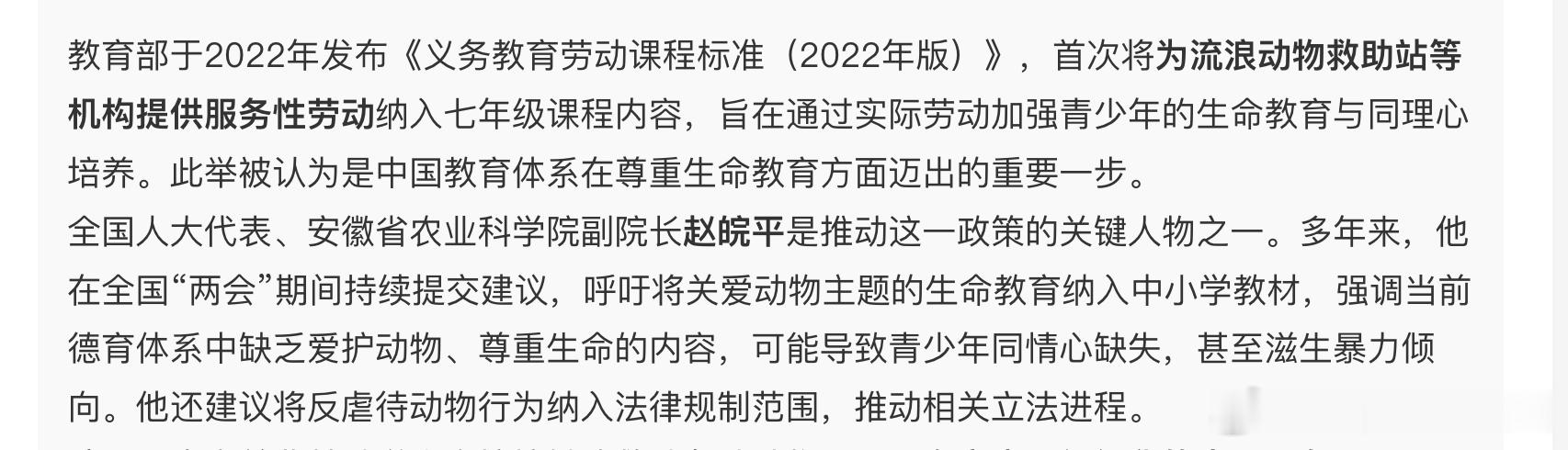 大狗咬伤儿童店主放监控视频失控状态下的大型犬，没有栓绳子。儿童意图触摸犬只，
