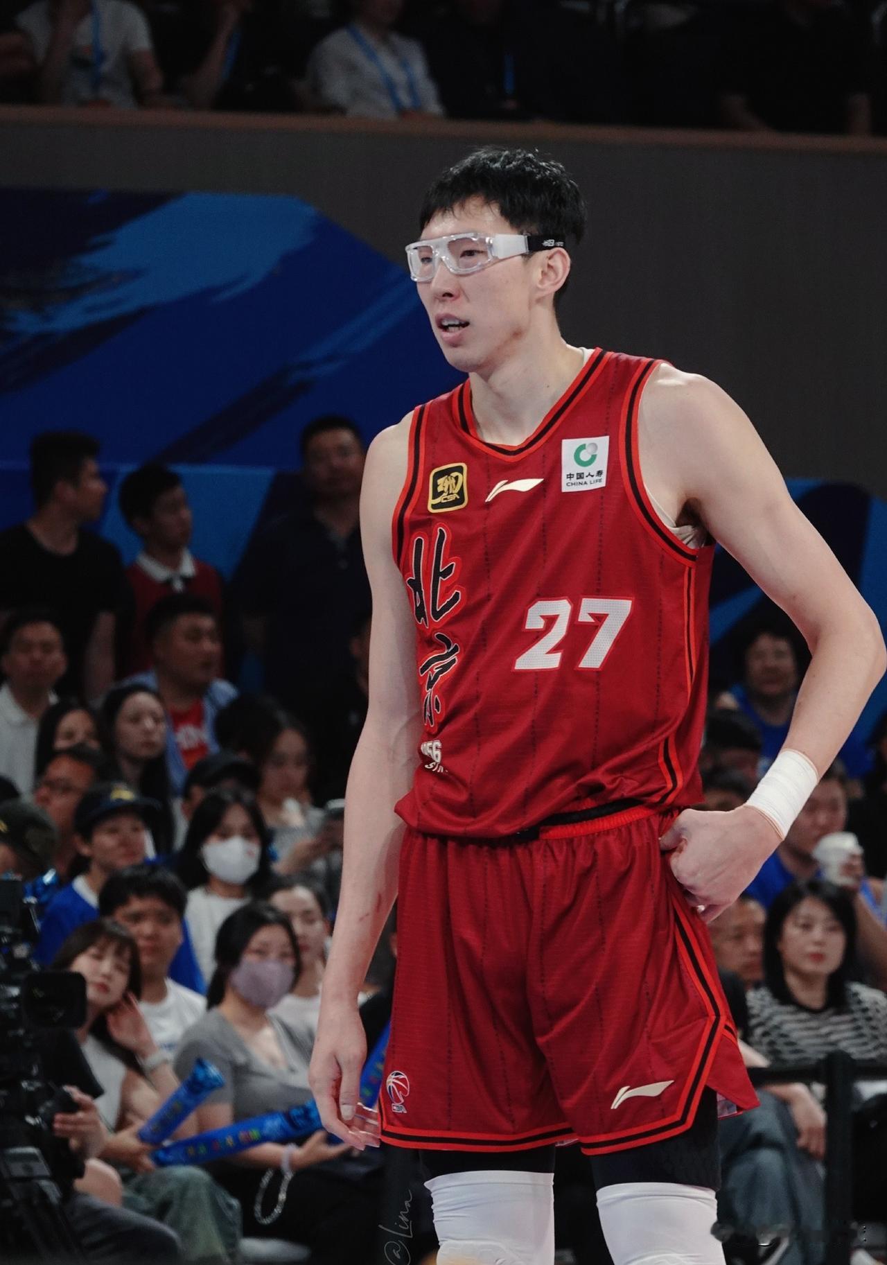 最新消息！首钢男篮周琦又又又因腰伤突然复发，没有跟随北京男篮前往新疆乌鲁木齐客场