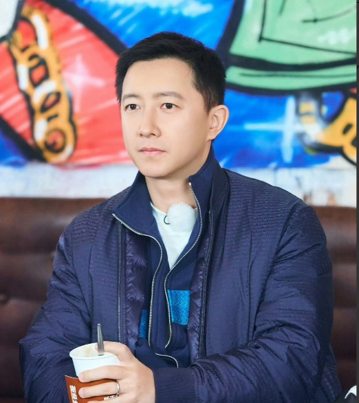 讲真的韩庚确实不适合演电视剧你看他把“单亲二胎爸爸”演得多么逼真，这难道不