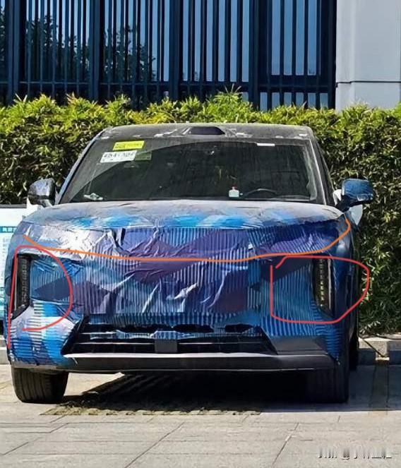 从比亚迪大唐这伪装图来看，前脸应该会比比亚迪唐L简洁不少，怎么说，最起码在线条方