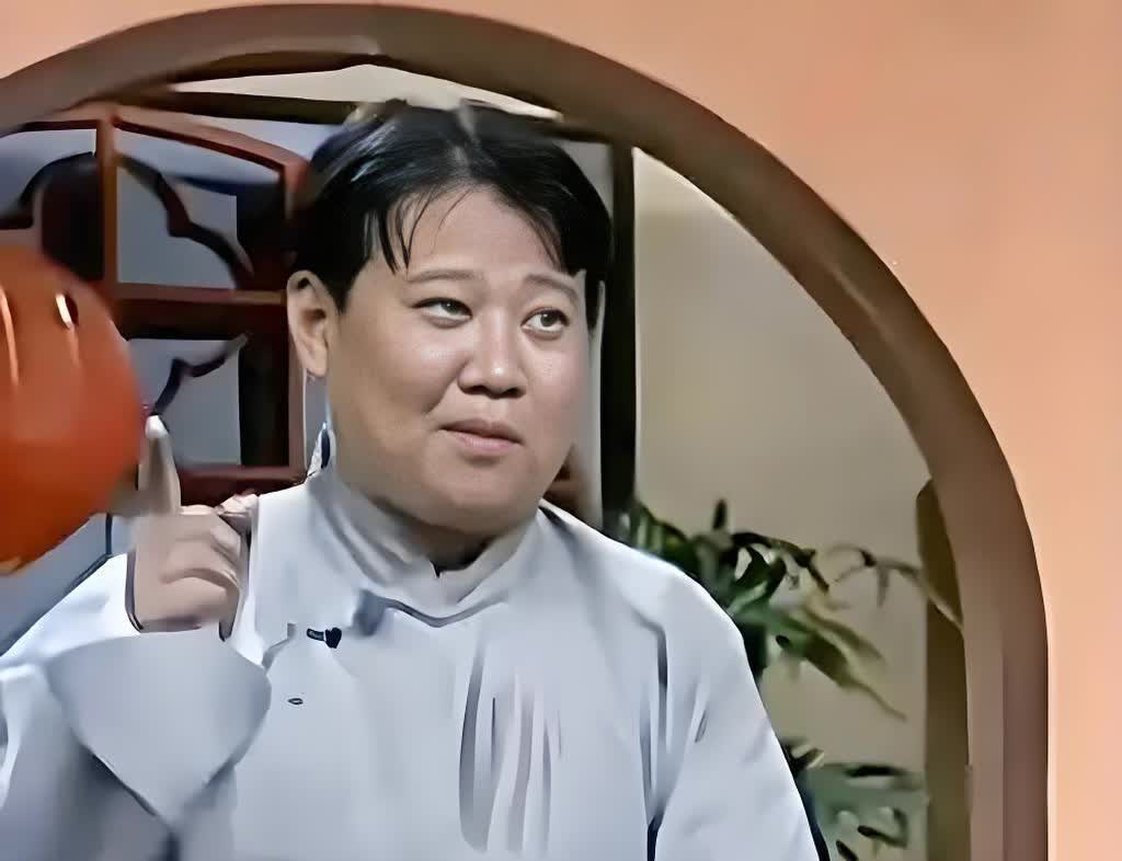 郭德纲一句话炸翻全网：“畜生永远是畜生！”这老郭又摊上事了。成名后总有人想蹭