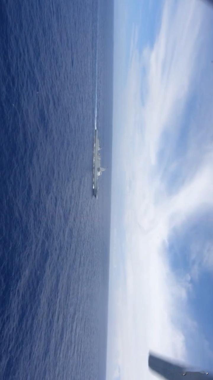 南海那边摔飞机,我们这边练击沉!055最新演练曝光,4发导弹干掉2批目标,这波操