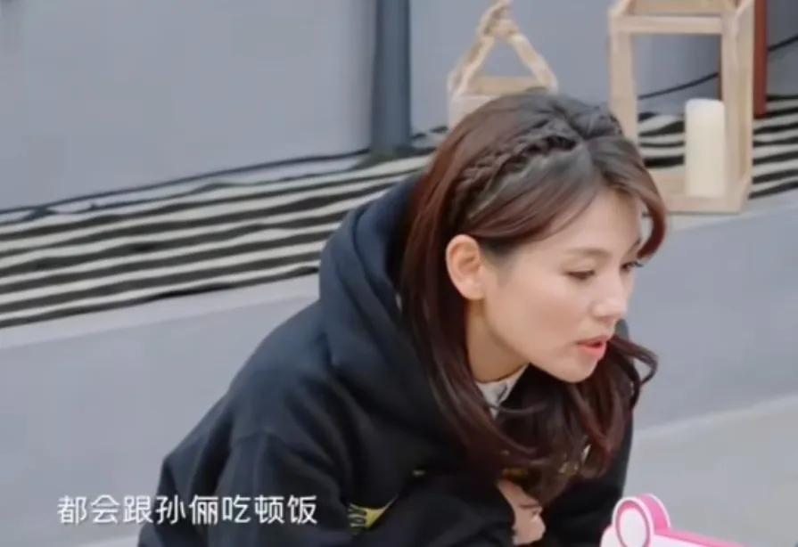 孙俪一看就是很重视家庭的人，刘涛说自己跟孙俪基本只约中午饭，因为晚上孙俪会要给孩
