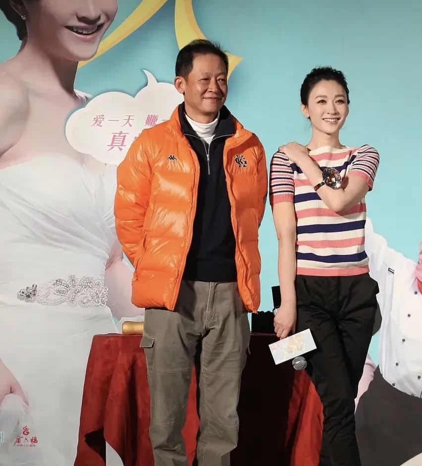 有网友注意到，王志文和李小冉一同出席活动时，画面有点意思。王志文和李小冉曾经一