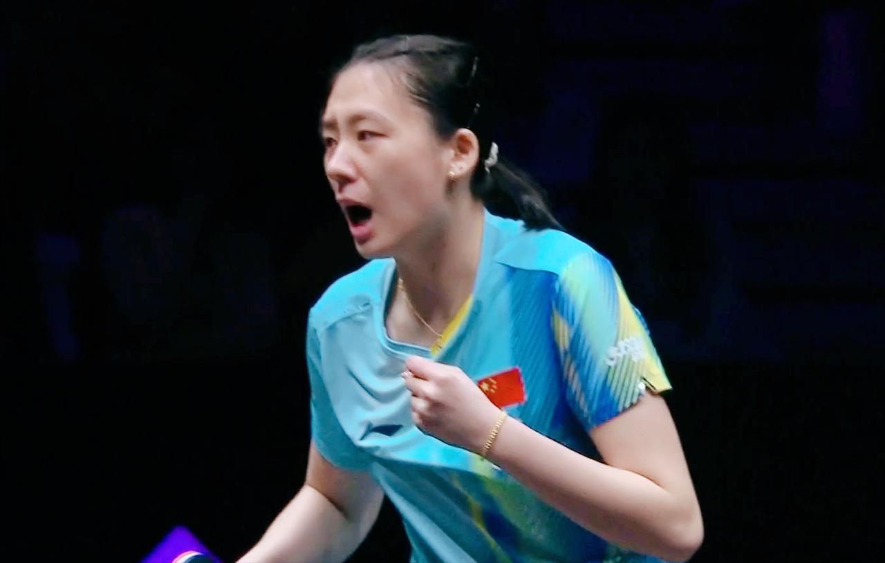 我去！重庆现场观众给陈熠喊加油了！第一局金娜英3:1开局，陈熠靠相持追到
