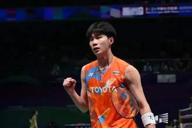 帕尼查蓬两局成功控分击败骆健佑打进决赛，泰国的青春风暴席卷印尼！帕尼查蓬一路势