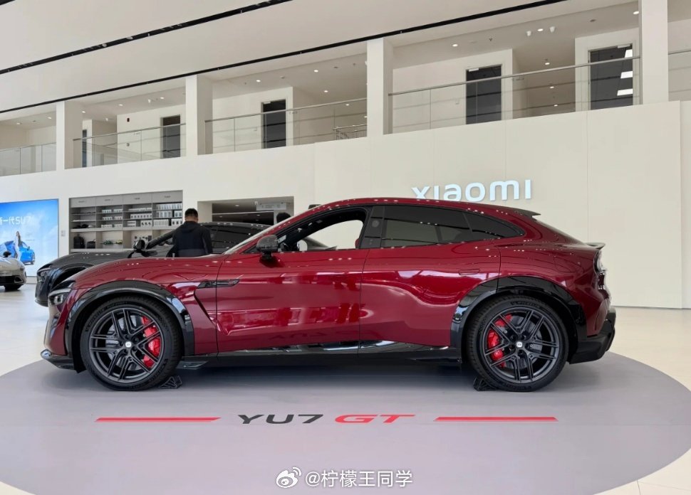 #ModelYP小米YU7GT#这俩应该还是比较好选择的吧？特别喜欢特斯拉这个品牌的，可能闭眼选特斯