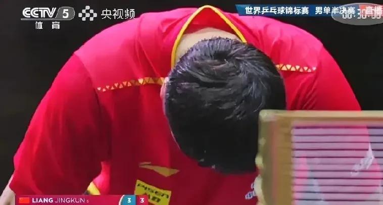 决胜局连丢10分，梁靖昆这是溃败啊，这是打的是什么呀？追成3-3平，拖进决胜局