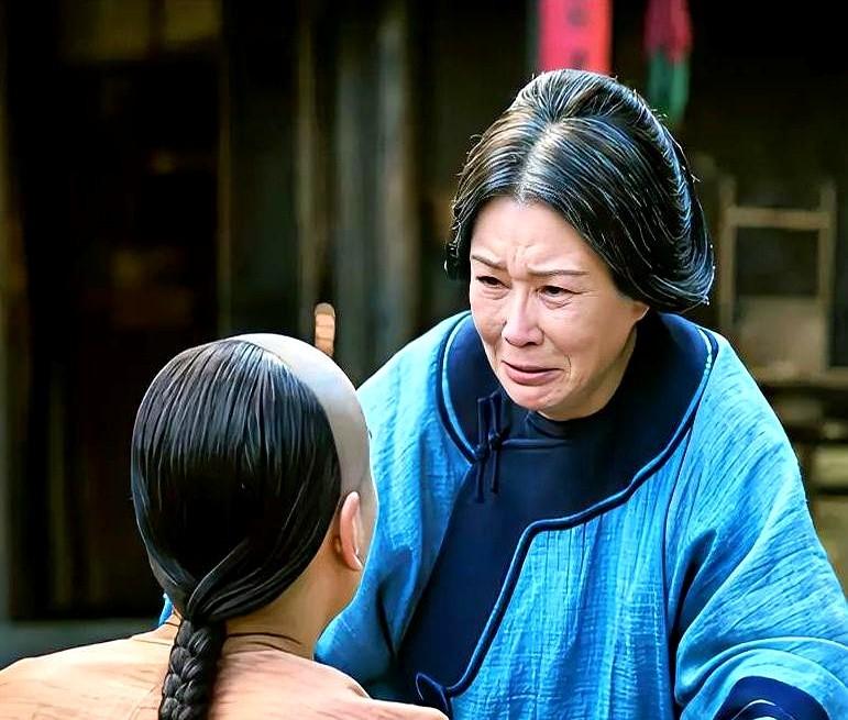 最近看《大生意人》，有个角色让我愣了半天，古平原他妈到底是谁演的？这造型和扮相，