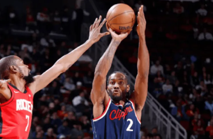 NBA常规赛，快船113-115不敌火箭。赛后，快船记者表示：快船最近三场比赛