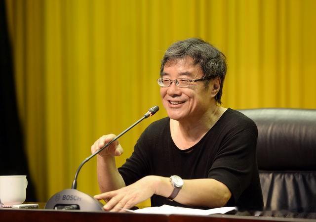 作家周国平给说:“判断什么事情该做，有两个标准。第一，做的时候喜欢、快乐，做了