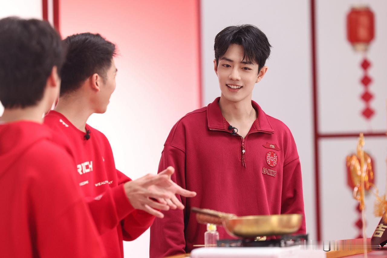 12月29日，肖战直播间学习做糖画！虽不如师傅手艺精湛，雕龙画马，但也是做出来