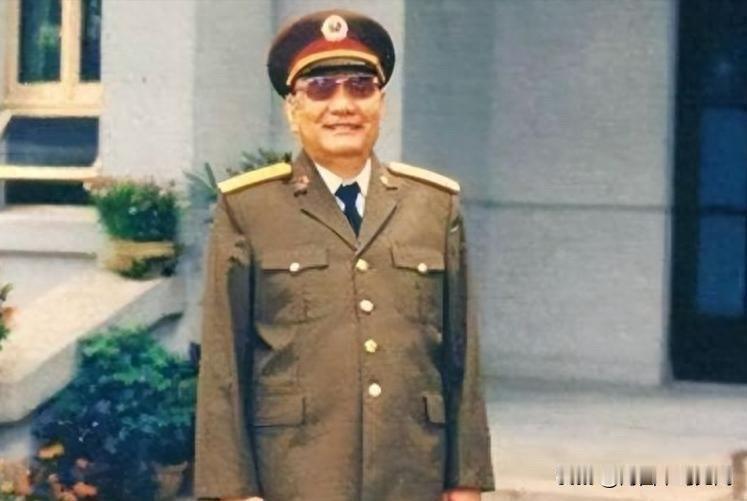 他是开国少将，1988年，首批17名授予上将之一。14岁参军，参加长征。36岁历