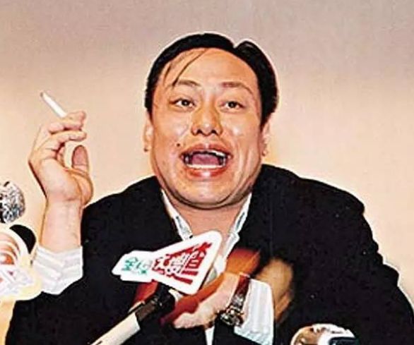 孙宇晨让我想起上世纪90年代香港赫赫有名的地产暴发户罗兆辉。罗兆辉出身底层，14
