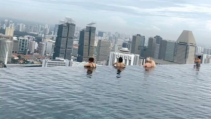 新加坡滨海金沙大酒店顶楼豪华游泳池 [学英语