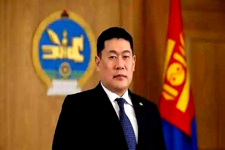 6月3日，蒙古国总理奥云额尔登在一片抗议声中下台。这事儿说起来，真有点像