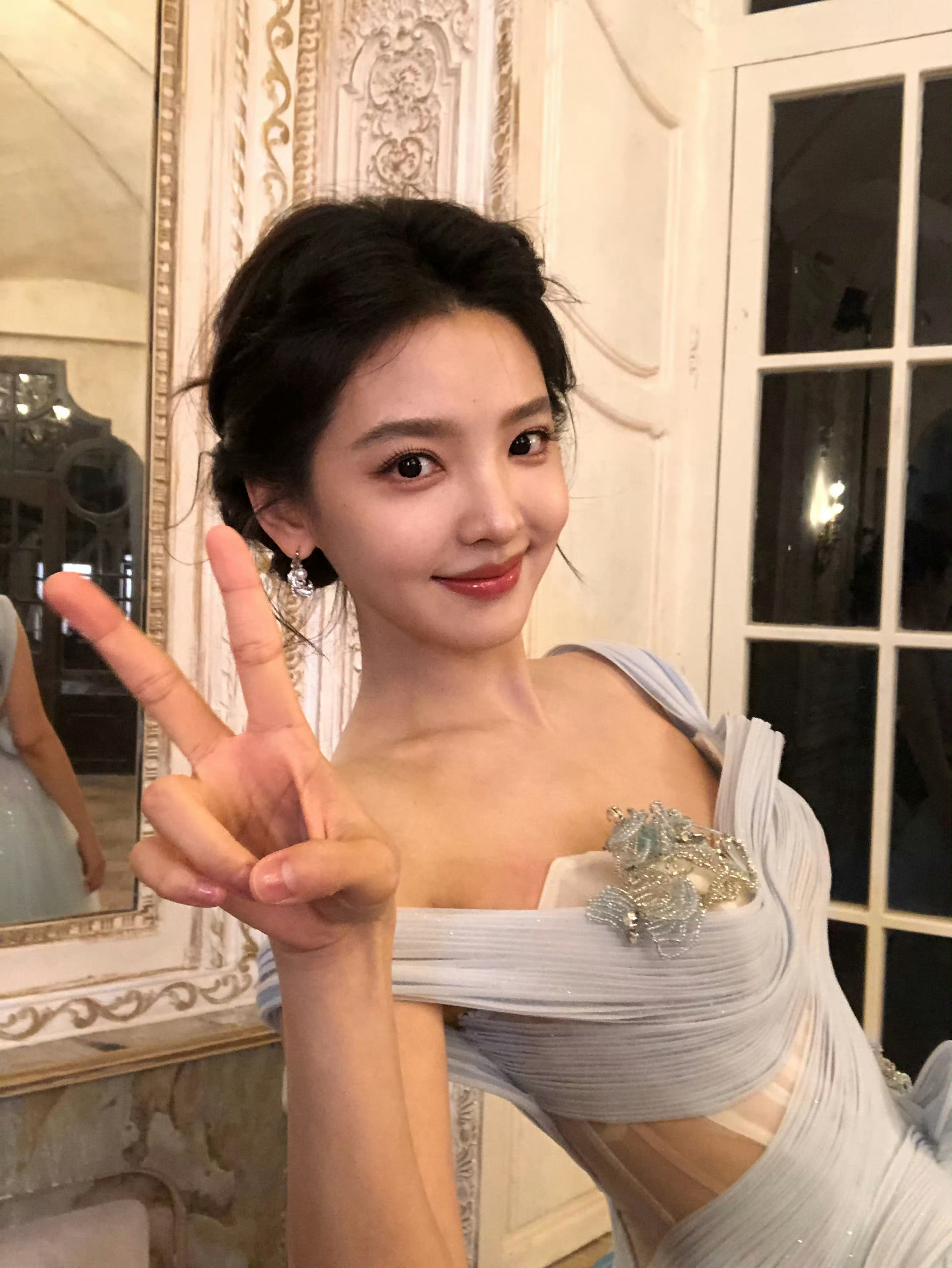 章若楠冷玉公主妆蓝裙清润又灵动，简直美萌！