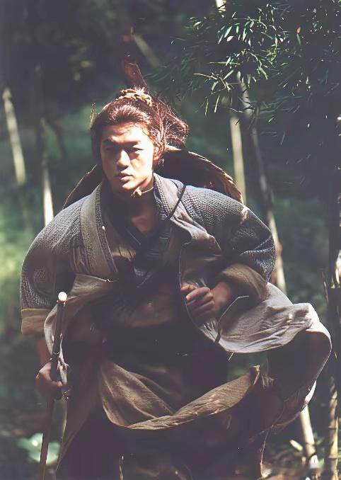 最近发现一个玄学凡是李亚鹏参演的电视剧、电影无论他是否是主角，他永远是那个最吸引