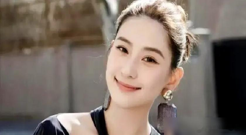 何超莲打爆窦骁电话，不是吃醋，是气他演的角色太渣。就这个反差，我愣了半天。全