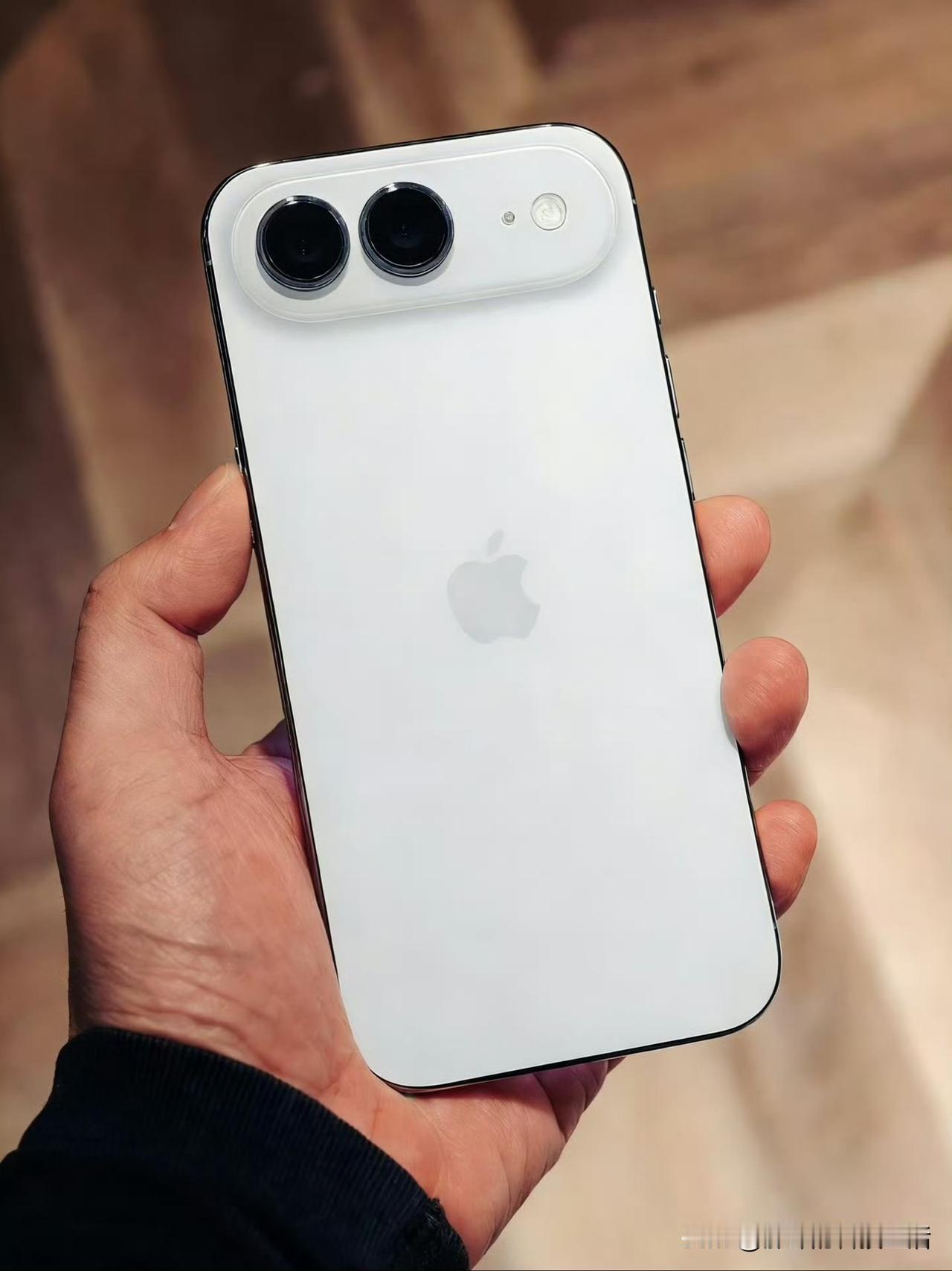 说出来你敢信？天天被全网喊“挤牙膏、没创新”的iPhone17，国内销量直接杀疯
