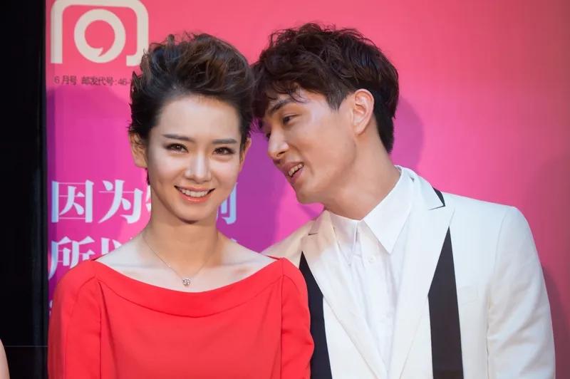 41岁戚薇被偶遇在北大上课资本大佬喜欢戚薇不是因为她明星的光环也不是